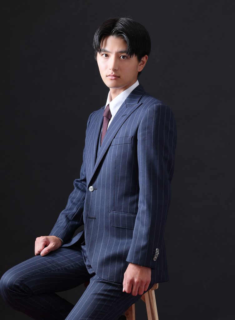 男性スーツ写真